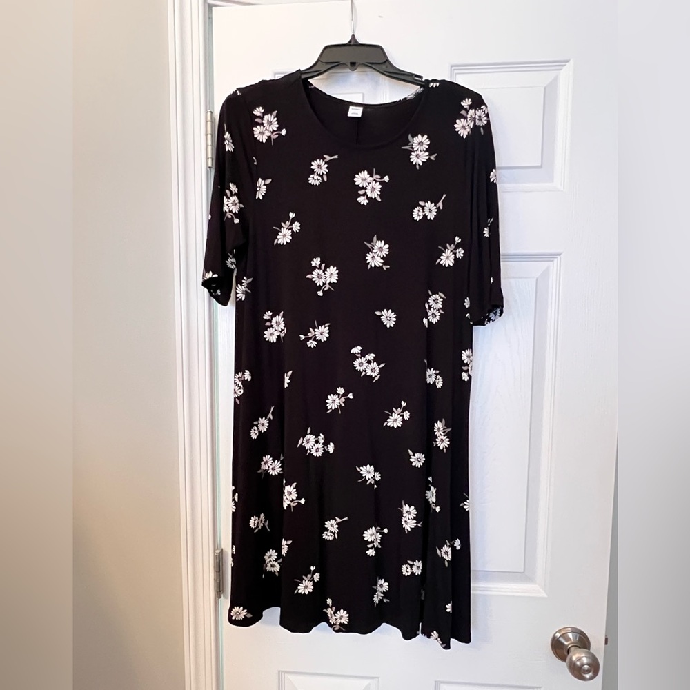 Old Navy Black Floral Jersey Dress - Size L